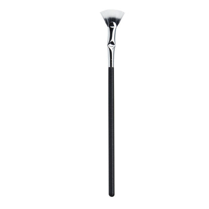 Rynx | Angled mascara brush with wave cut