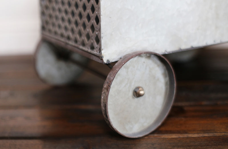 Rynx | *HUUUGE* Galvanized Metal Tractor Decor