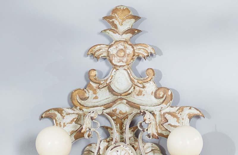 Rynx | Worn ornaments wall lamp